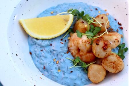 Голубое ризотто с морепродуктами