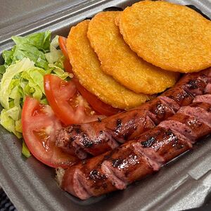  Ланч-бокс Колбаски на гриле с драниками