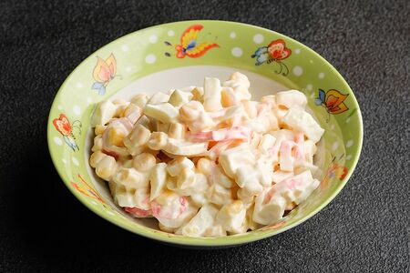 Салат с крабовыми палочками