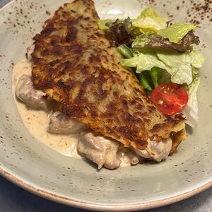 Скоблянка из курицы с картофельными драниками