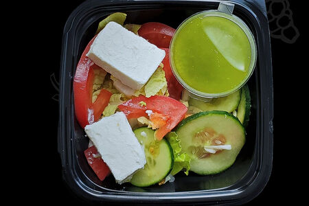 Овощной салат с рассольным сыром