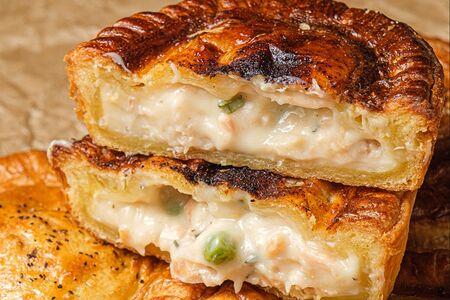 Пирог с лососем и копченой треской