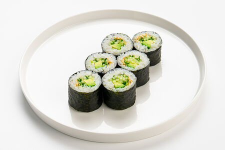 Маки с авокадо и огурцом Люкс