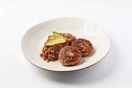 Котлеты из говядины с гречкой