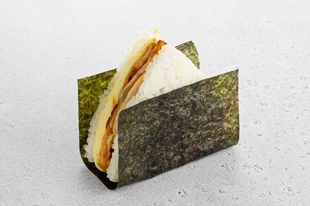 Онигири с курицей