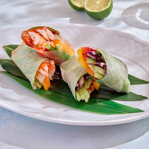 Фреш-ролл с овощами и арахисовым соусом