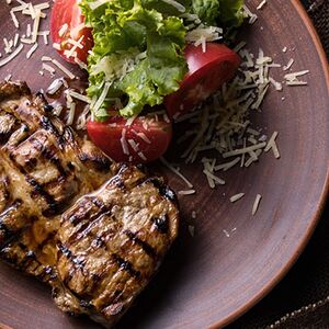 Стейк из cвинoй корейки