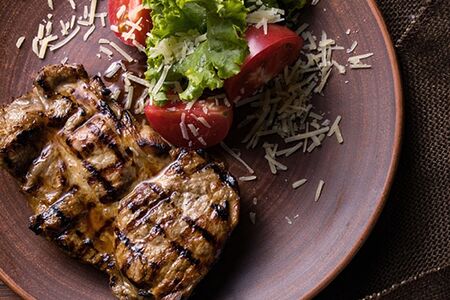 Стейк из cвинoй корейки