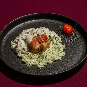 Куриные медальоны с грибным соусом