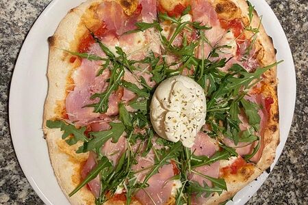 Prosciutto crudo con burratа 