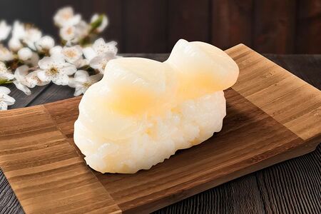 Суши нигири с морским гребешком