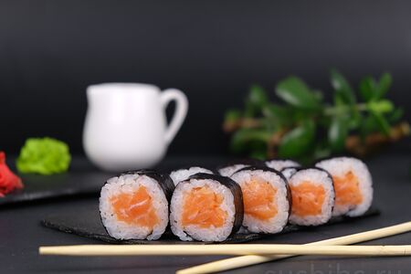 Ролл Маки Лосось