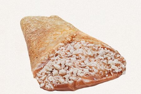 Блин с варёной сгущёнкой и арахисом