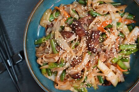 Вок с говядиной