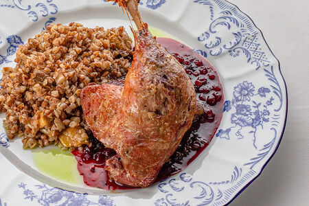 Запеченная утиная ножка