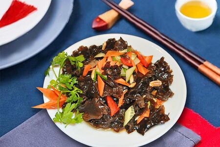 Салат из древесных грибов и огурцов №215