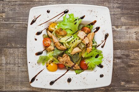 Салат С курицей в устричном соусе