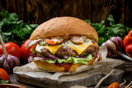 Барбекю-бургер с говядиной