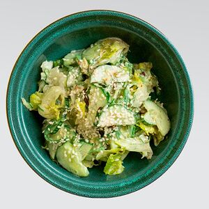 С чукой, огурцом и ореховым соусом