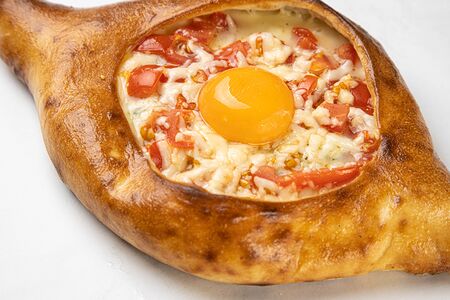 Хачапури по-аджарски с помидорами