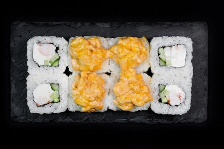 Запеченный лосось с креветками