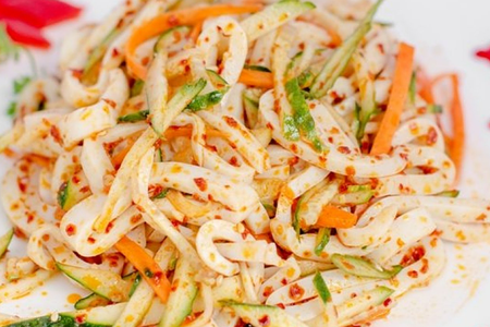 121 Салат из кальмара с овощами