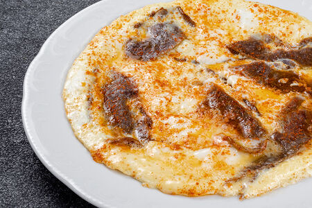 Яичница с бастурмой