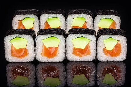 Сяке авокадо маки