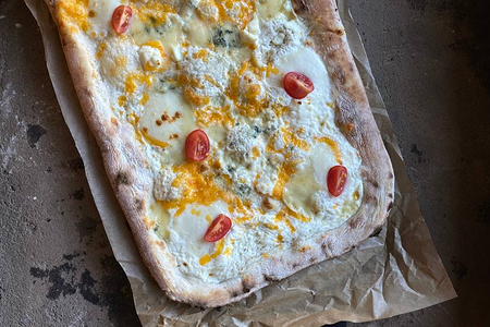 Пицца Не 4, а 5 сыров