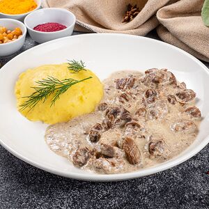 Бефстроганов с картофельным пюре