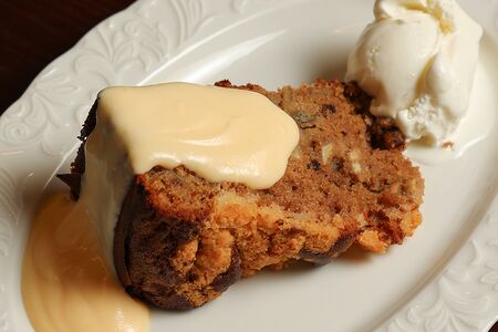 Яблочный пирог, заварной крем, мороженое