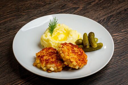 Котлеты Пожарские с картофельным пюре