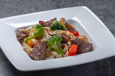 Вок с говядиной