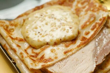 Блин буженина в горчичном соусе