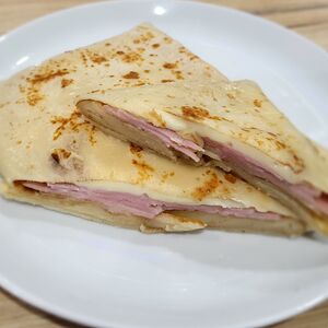 Блин с ветчиной и сыром