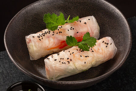 Спринг-роллы с креветкой и гуакамоле