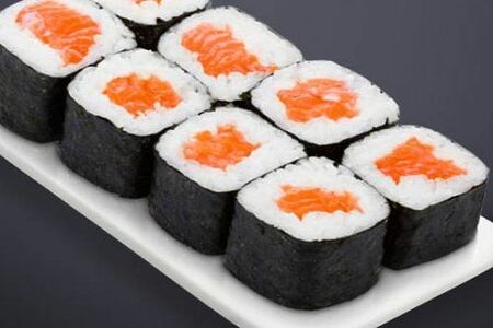 Острый ролл с лососем
