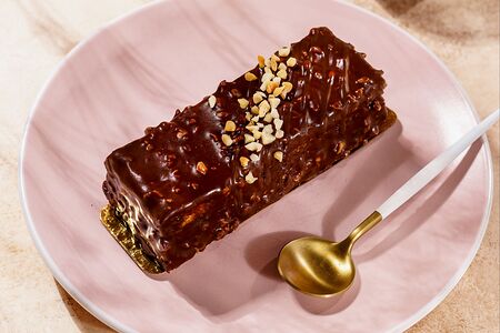 Торт сникерс