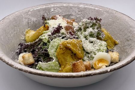 Цезарь с куриным филе су-вид