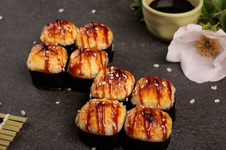 Запечённый ролл с крабом