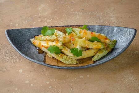 Хрустящие кабачки с соусом кисло-сладкий чили