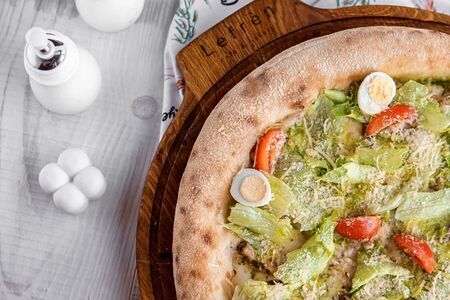 Пицца Цезарь с курицей