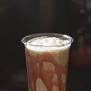 Молочный коктейль с топпингом