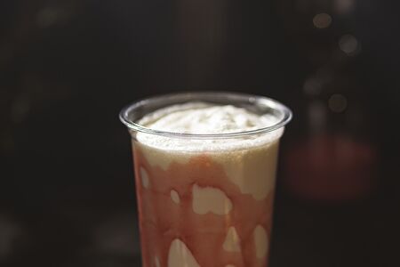 Молочный коктейль с топпингом