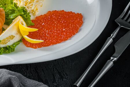 22. Икра красная лососевая