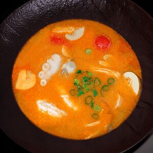 Том ям с морепродуктами