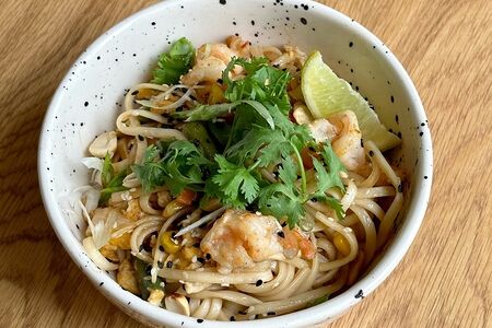 Лапша с креветкой в азиатском стиле