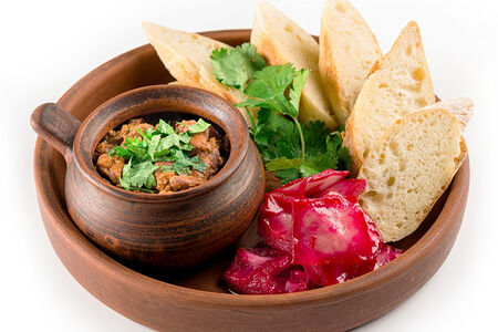 Лобио с беконом и капустой по-гурийски