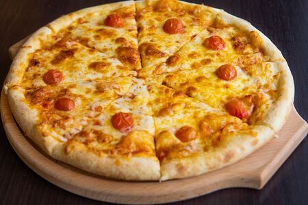 Пицца Маргарита на тонком тесте 30 см