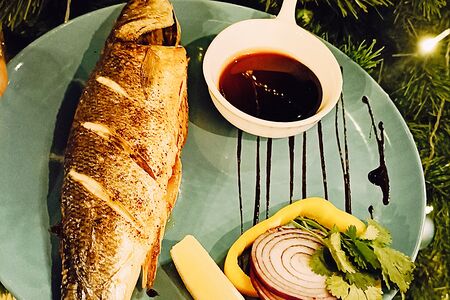 Сибас запечённый фаршированный овощами 